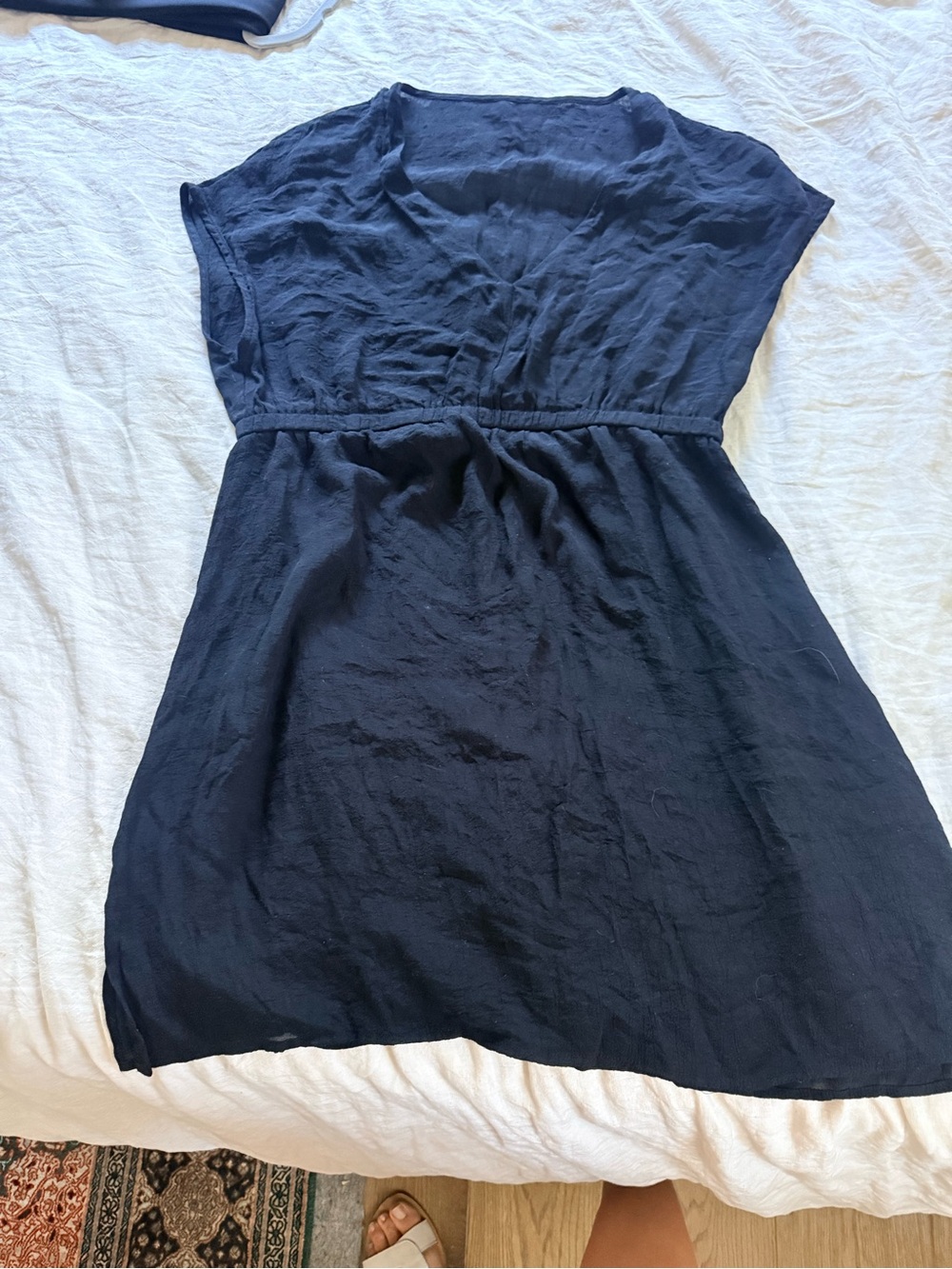 Women's Black V-Neck Short Sleeve Dress